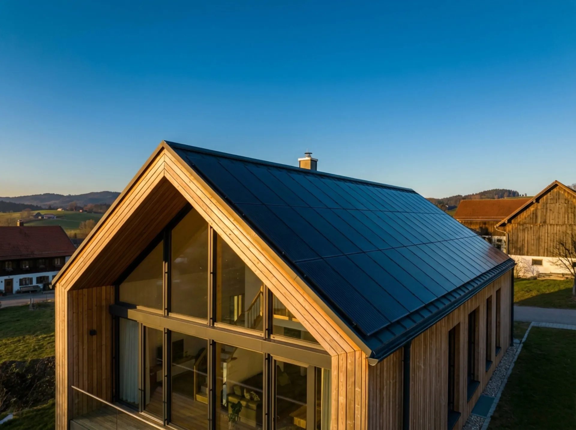 Photovoltaikanlage auf modernem Wohnhaus